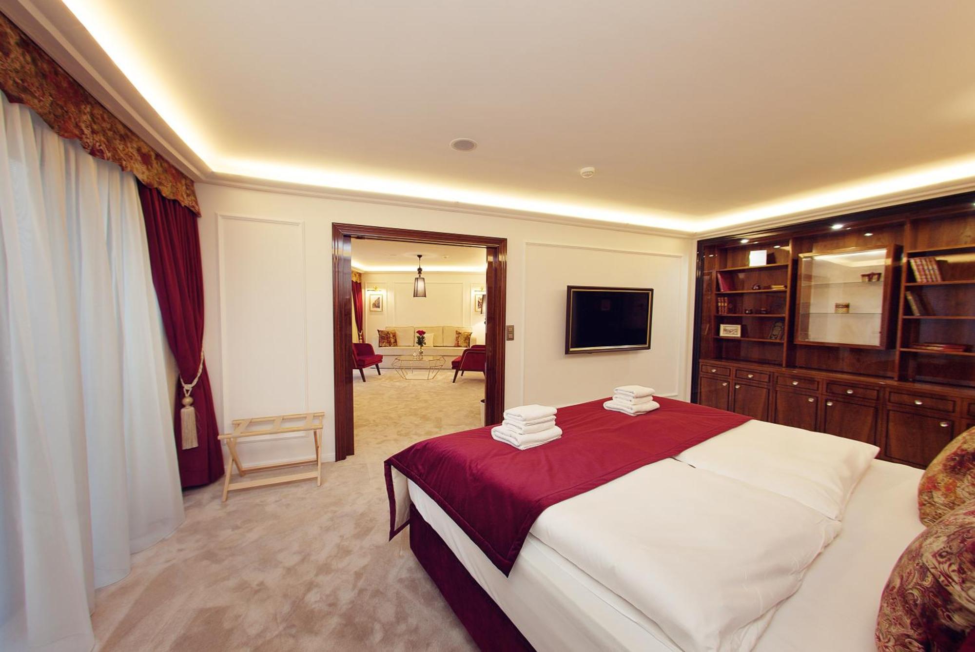 Hotel Zlaty Klucik - Golden Key With Luxury Spa Nitra Exterior photo