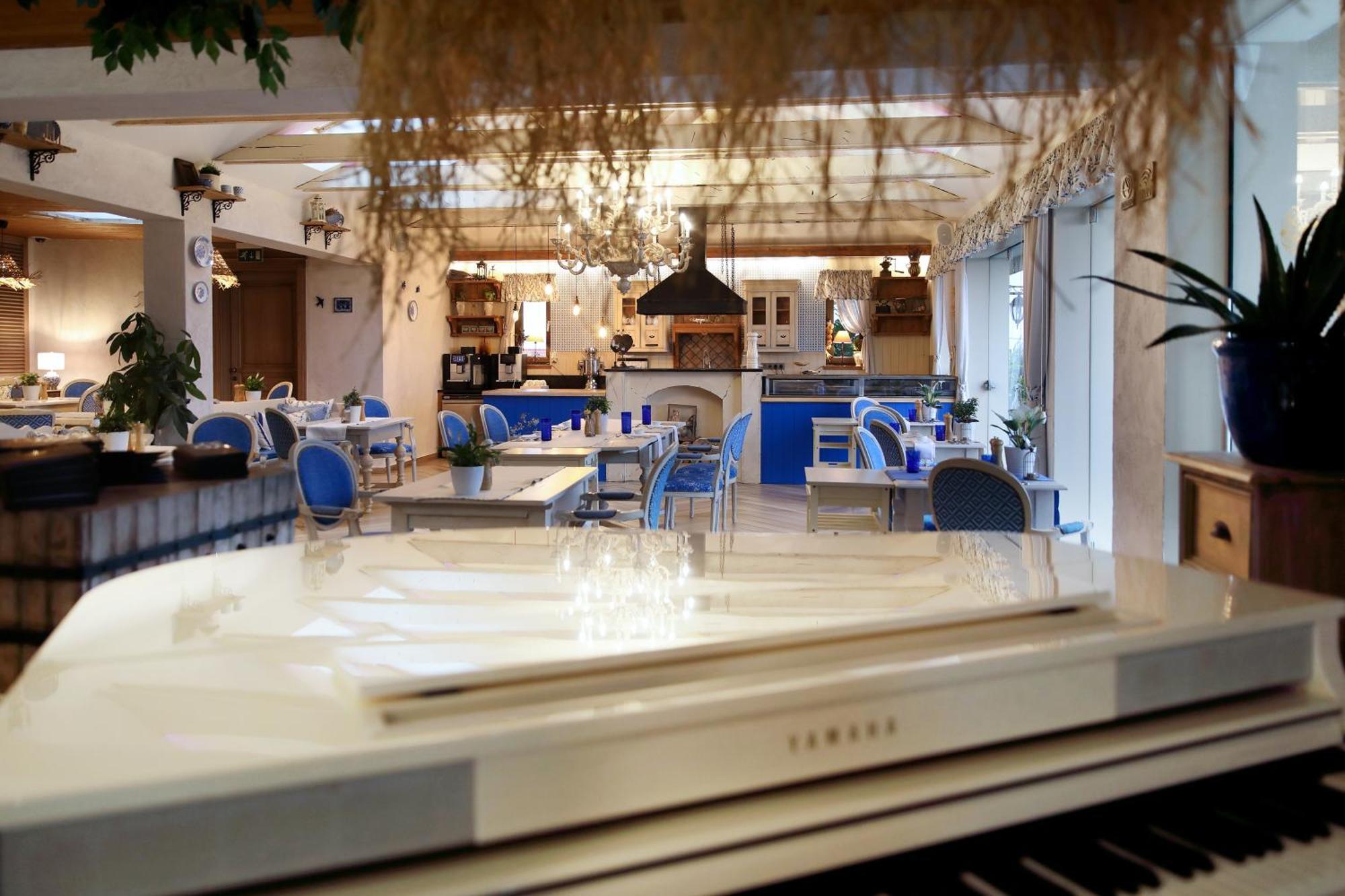 Hotel Zlaty Klucik - Golden Key With Luxury Spa Nitra Exterior photo